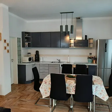 Am Bahnhof Lägenhet