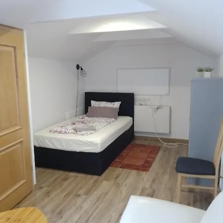 Am Bahnhof Lägenhet